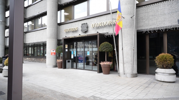 La façana de l'edifici administratiu de Govern.